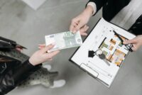 Real estate agent making deal